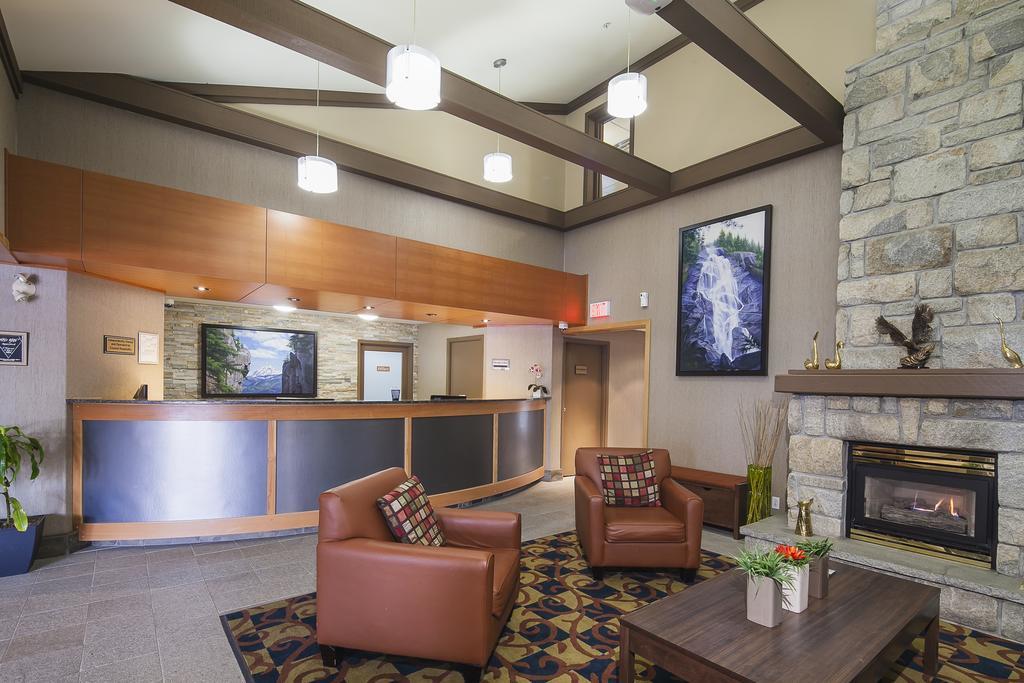 Mountain Retreat Hotel Squamish Exterior photo