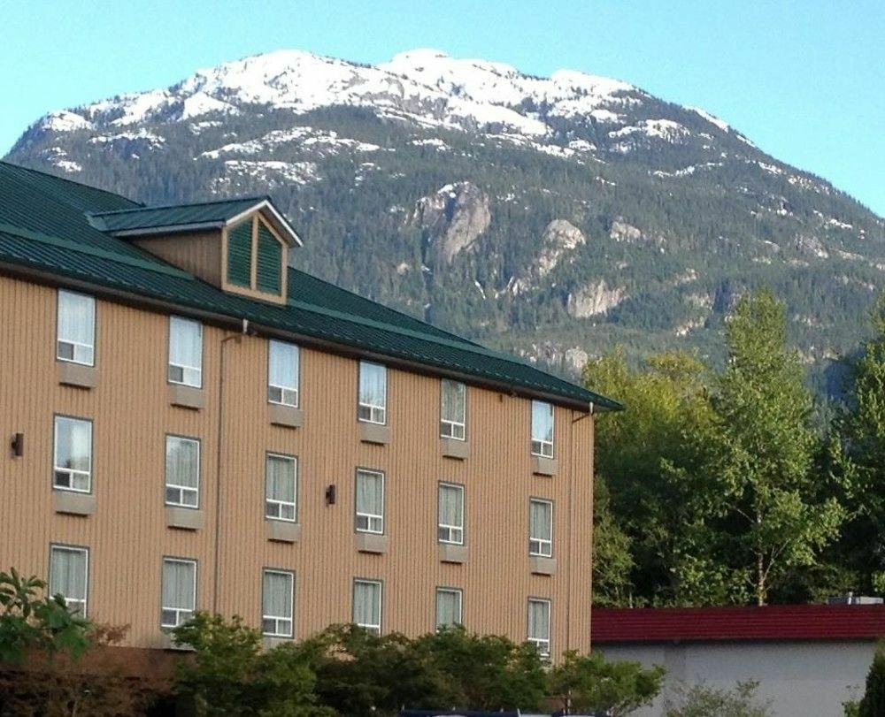 Mountain Retreat Hotel Squamish Exterior photo