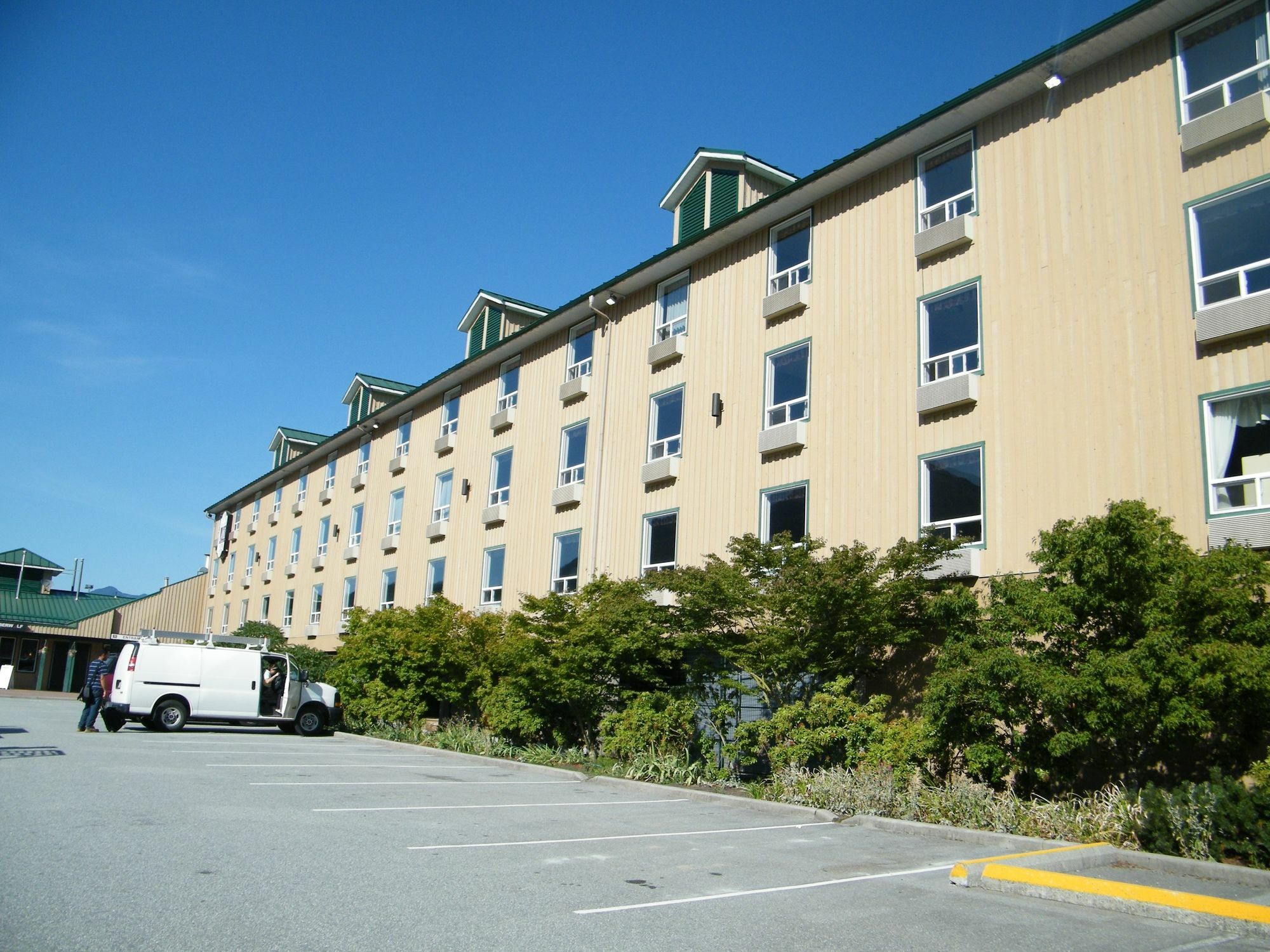 Mountain Retreat Hotel Squamish Exterior photo