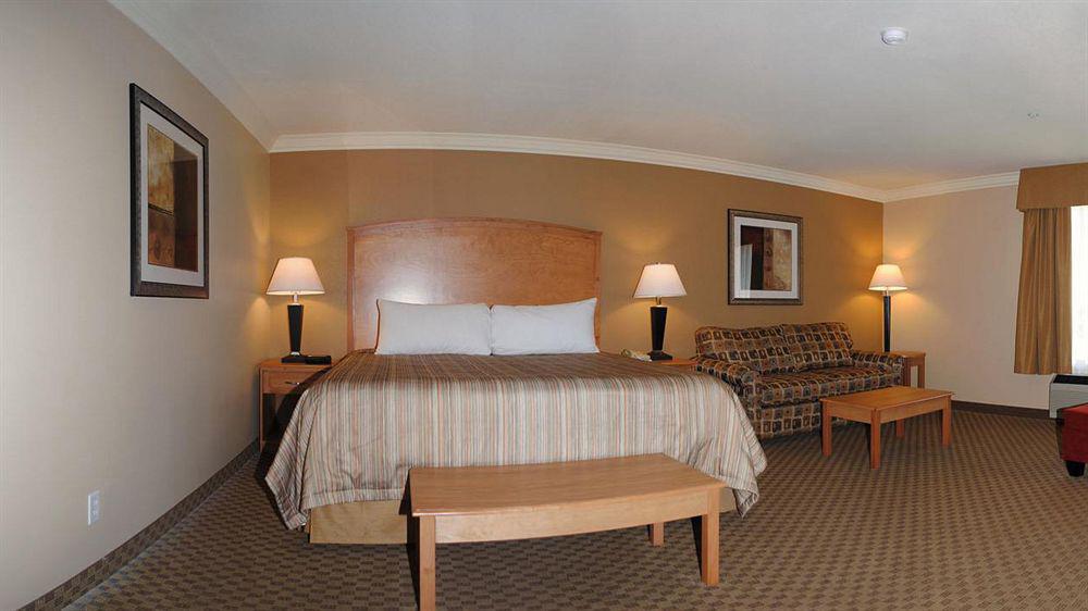 Mountain Retreat Hotel Squamish Room photo